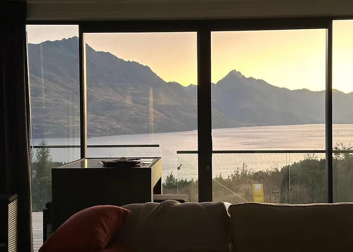 1Queenstown - Stunning Lake And Mountain Views